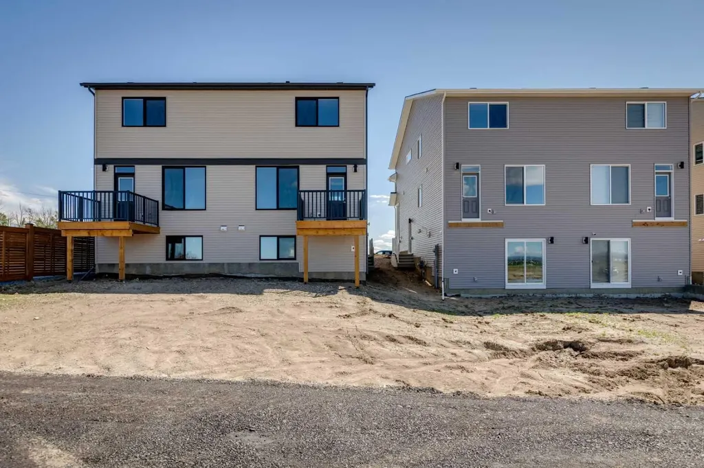 13 Hotchkiss Road SE Calgary AB T3S 0T8