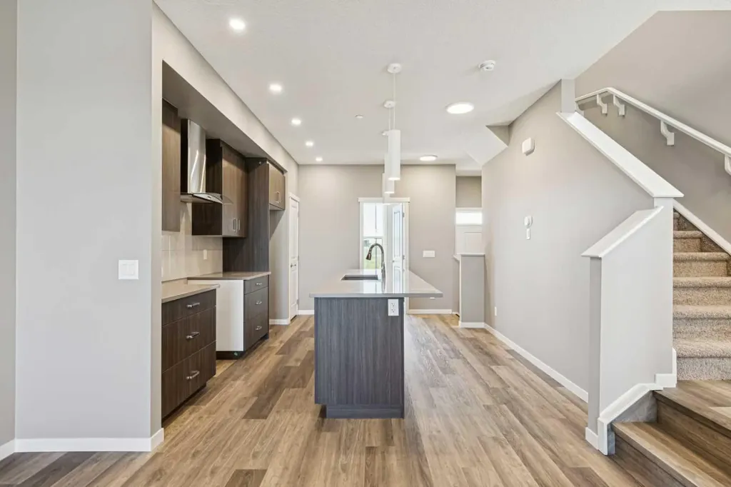 13 Hotchkiss Road SE Calgary AB T3S 0T8