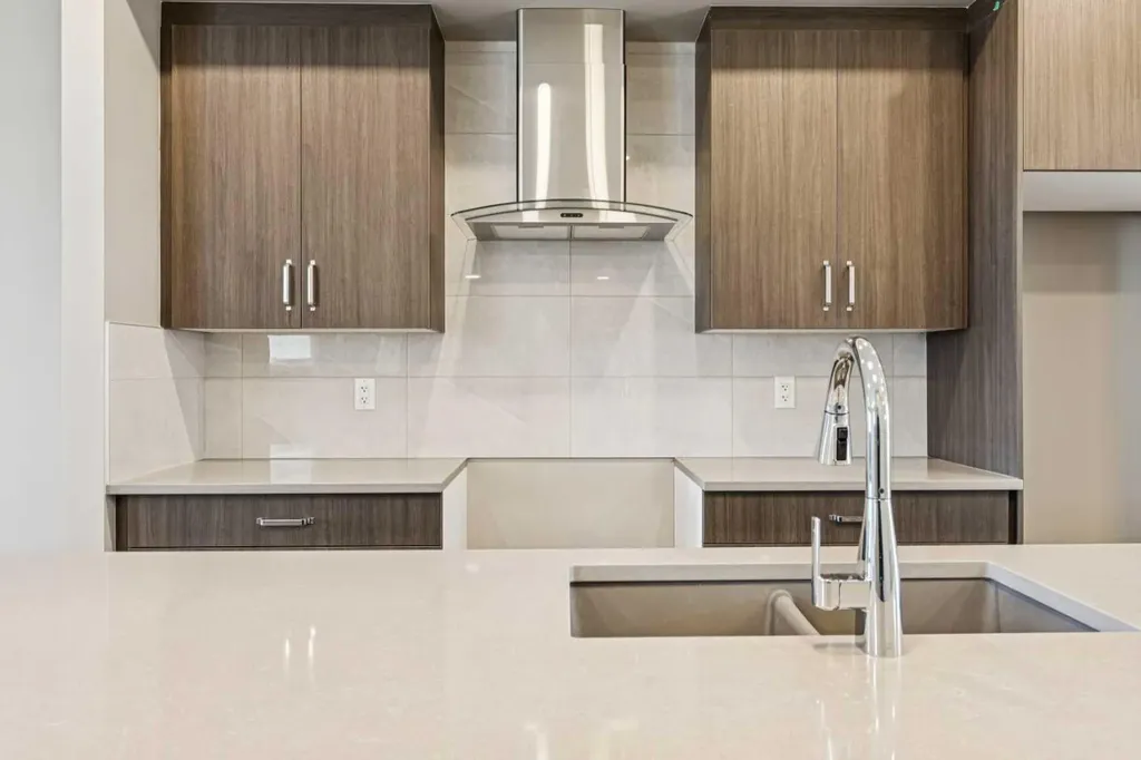 13 Hotchkiss Road SE Calgary AB T3S 0T8