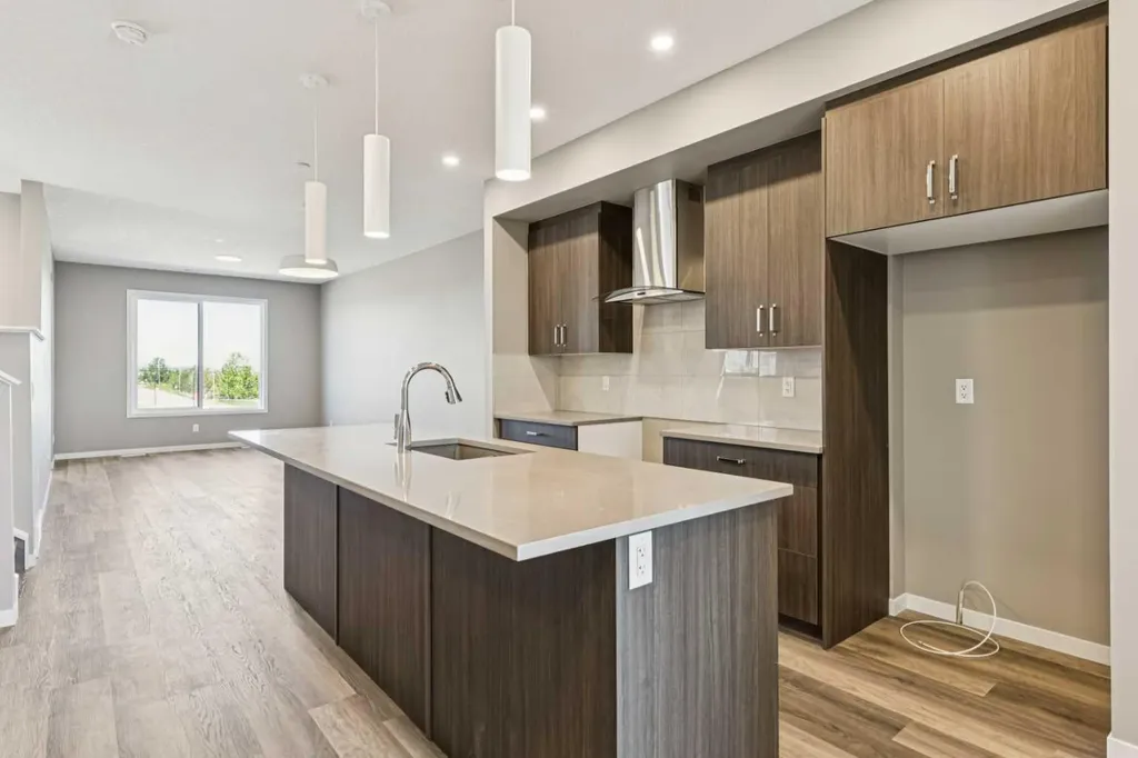 13 Hotchkiss Road SE Calgary AB T3S 0T8