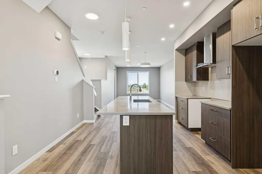 13 Hotchkiss Road SE Calgary AB T3S 0T8