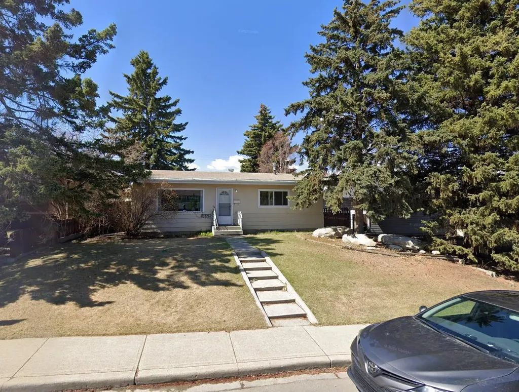 1443 44 Street SW Calgary AB T3C2A7