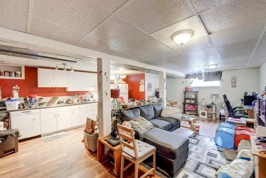 518 54 Avenue SW Calgary AB T2V 0C7