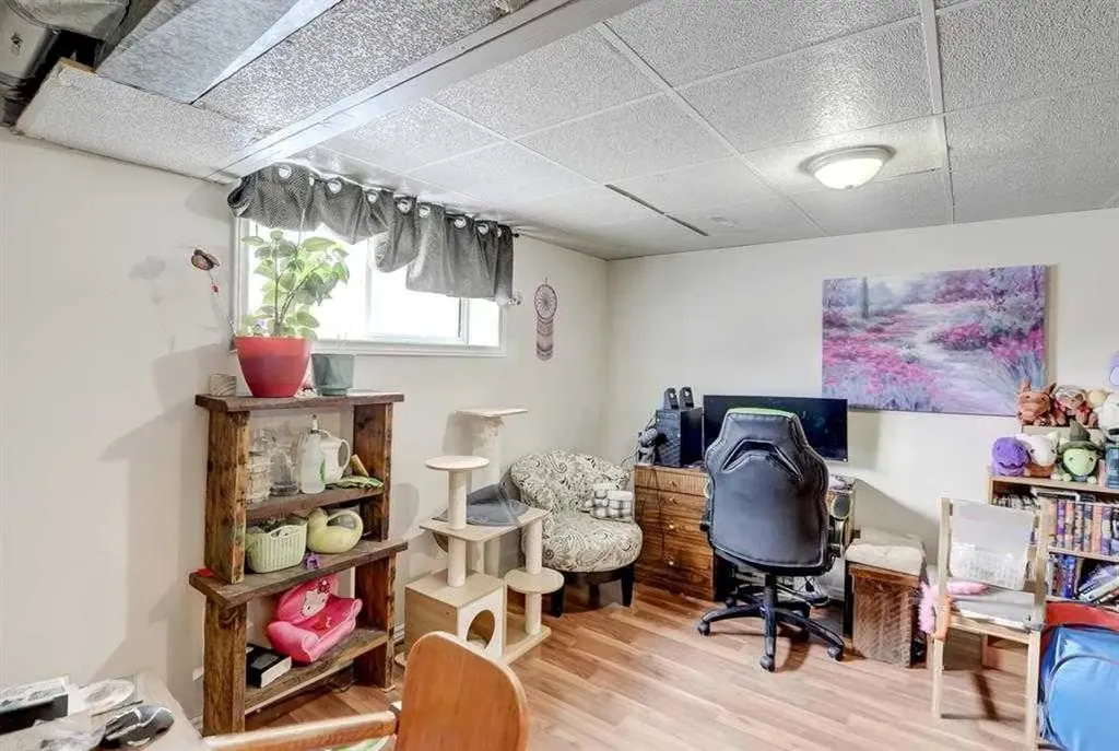 518 54 Avenue SW Calgary AB T2V 0C7
