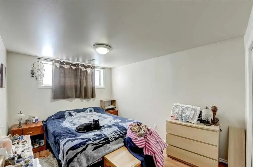 518 54 Avenue SW Calgary AB T2V 0C7