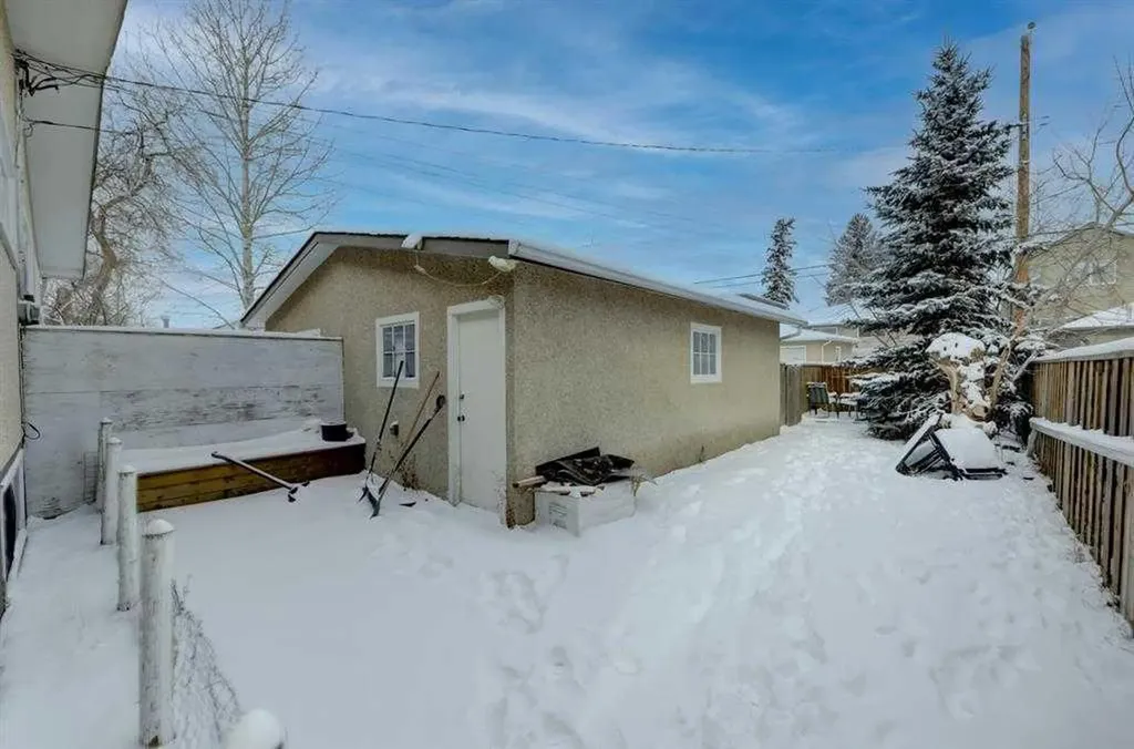 518 54 Avenue SW Calgary AB T2V 0C7