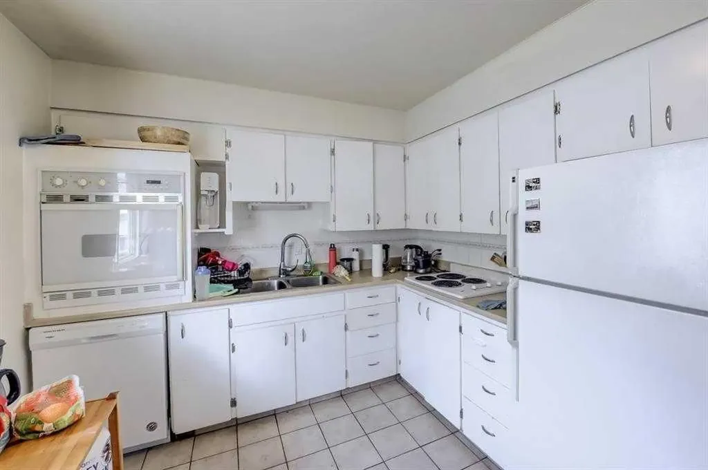 518 54 Avenue SW Calgary AB T2V 0C7