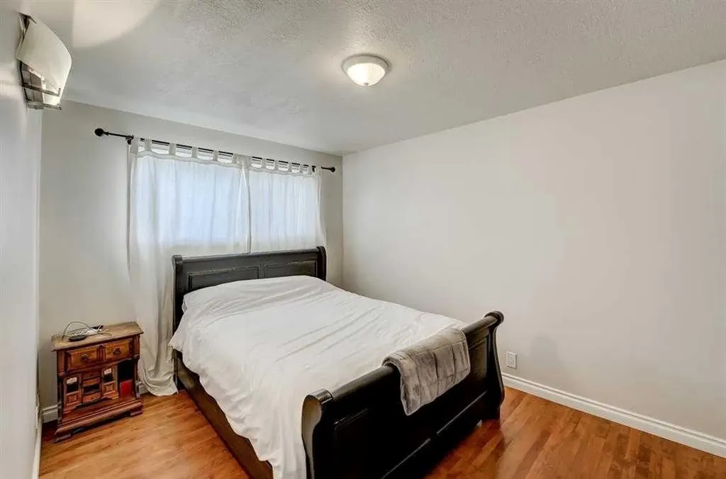 518 54 Avenue SW Calgary AB T2V 0C7