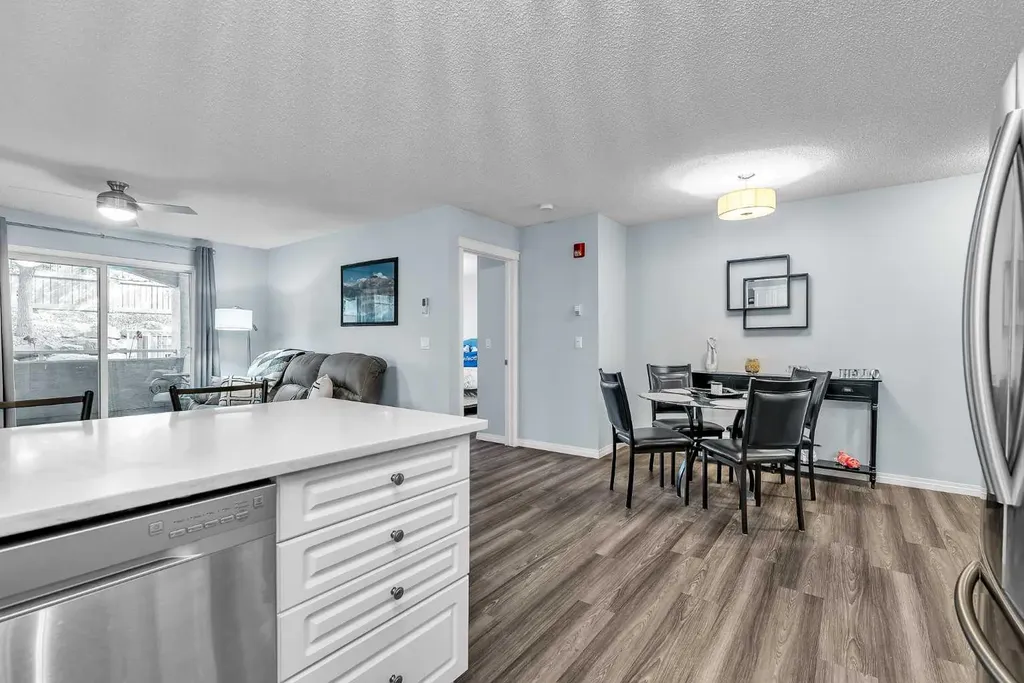 20 Country Hills View NW Calgary AB T3K 5A3