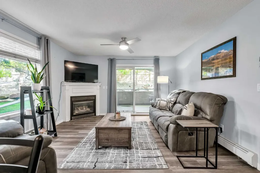 20 Country Hills View NW Calgary AB T3K 5A3