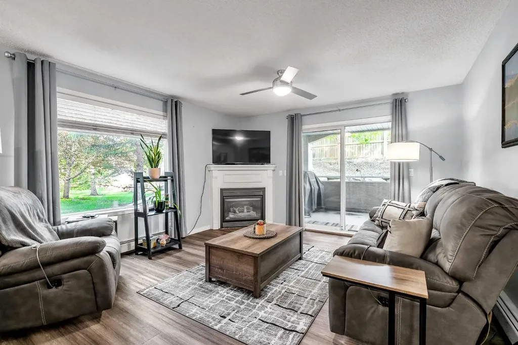 20 Country Hills View NW Calgary AB T3K 5A3