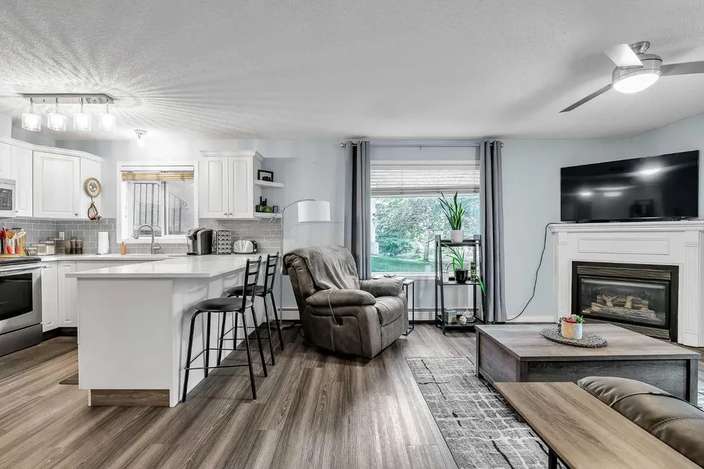 20 Country Hills View NW Calgary AB T3K 5A3