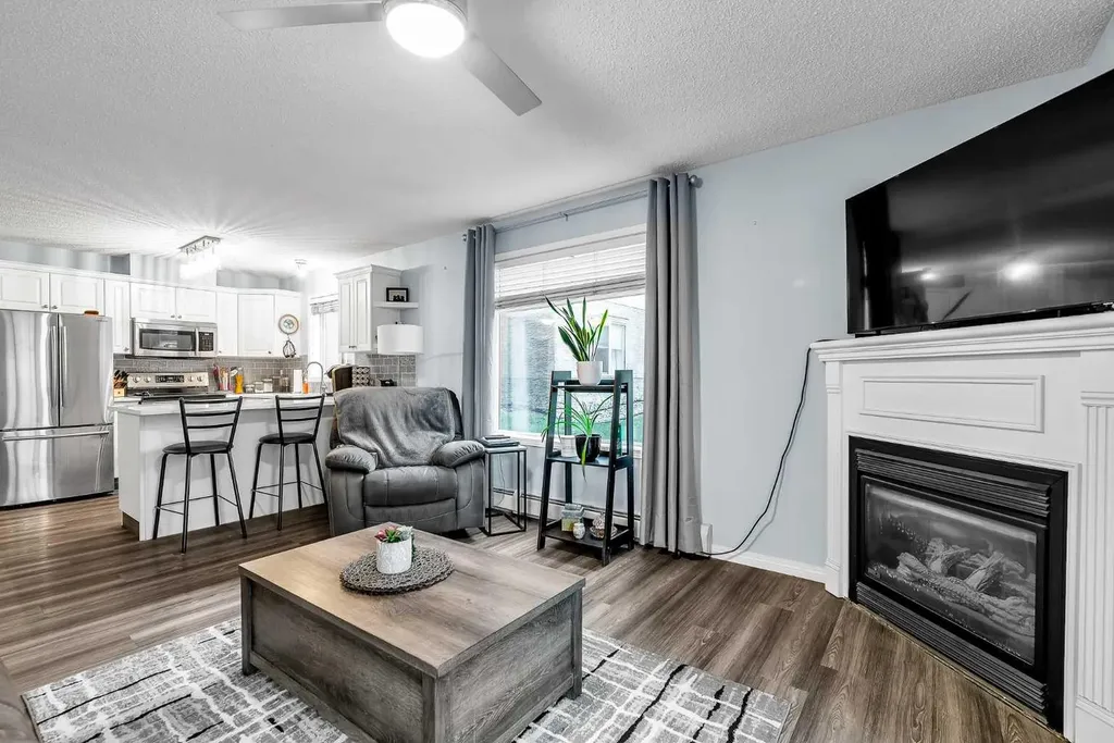 20 Country Hills View NW Calgary AB T3K 5A3