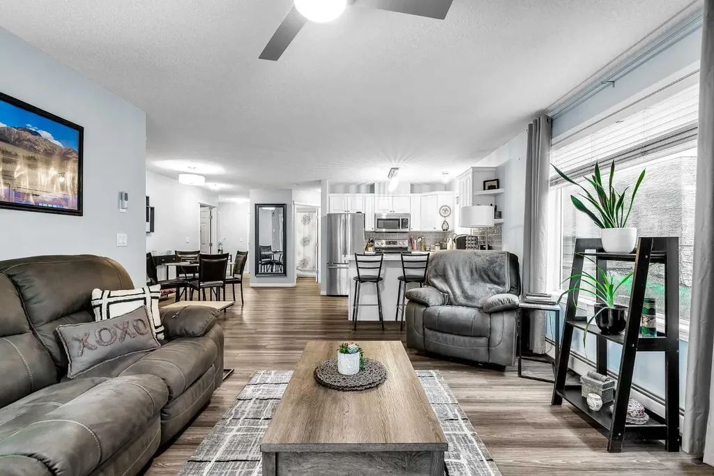20 Country Hills View NW Calgary AB T3K 5A3