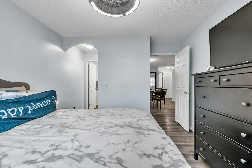 20 Country Hills View NW Calgary AB T3K 5A3