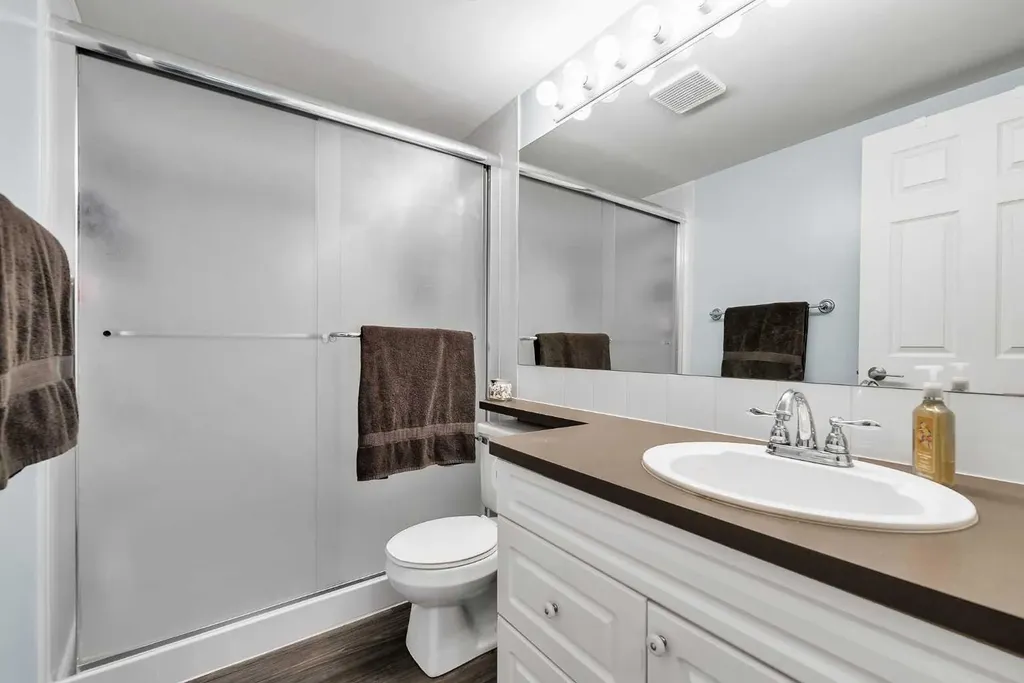 20 Country Hills View NW Calgary AB T3K 5A3