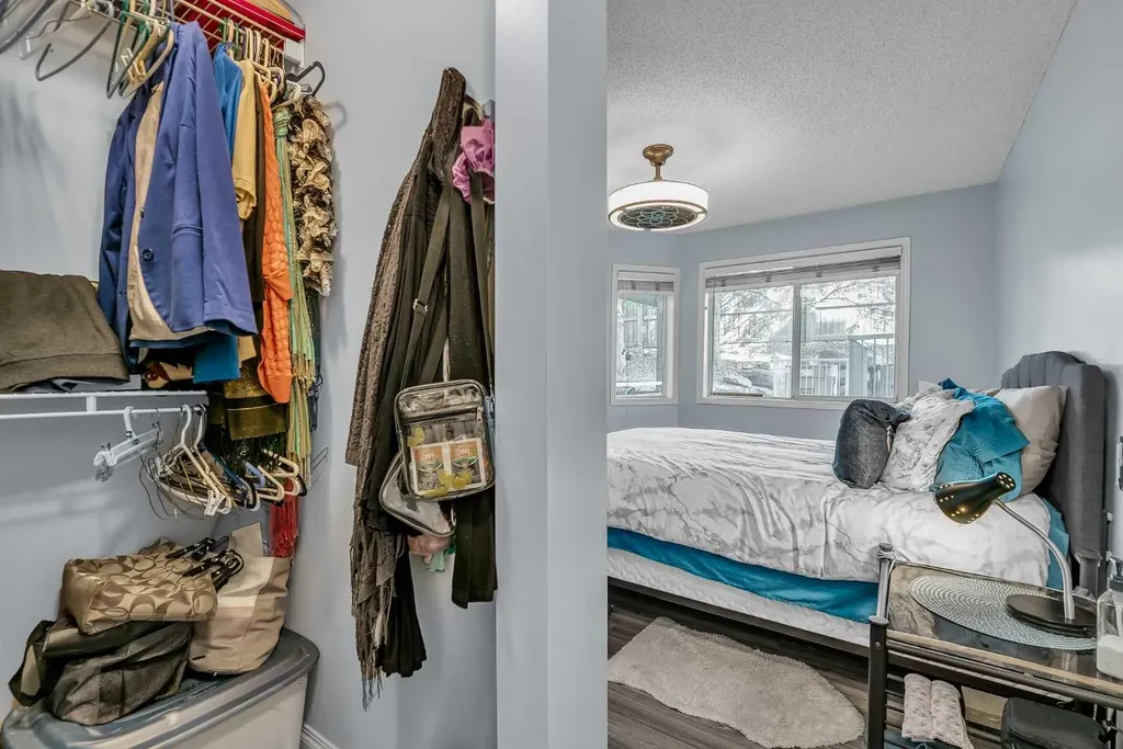 20 Country Hills View NW Calgary AB T3K 5A3