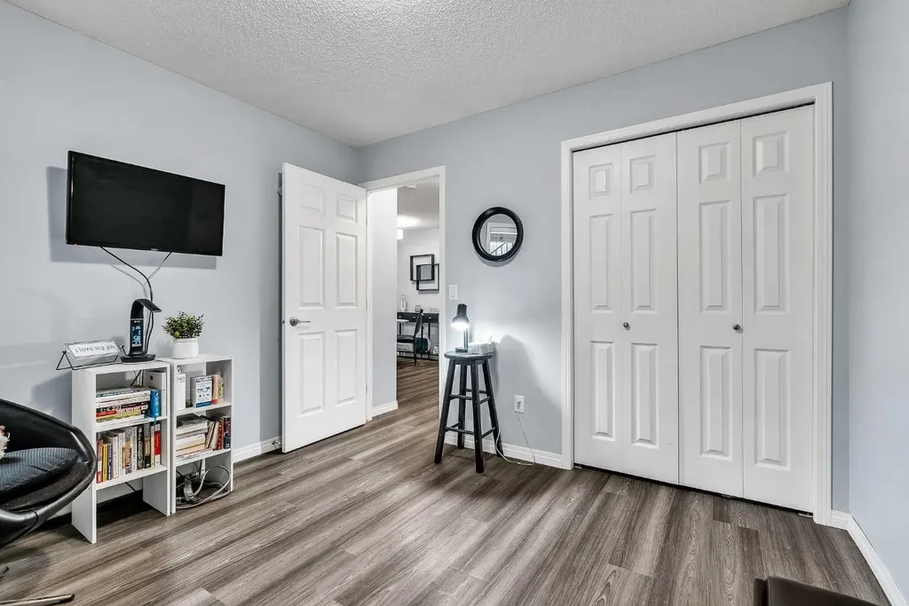 20 Country Hills View NW Calgary AB T3K 5A3