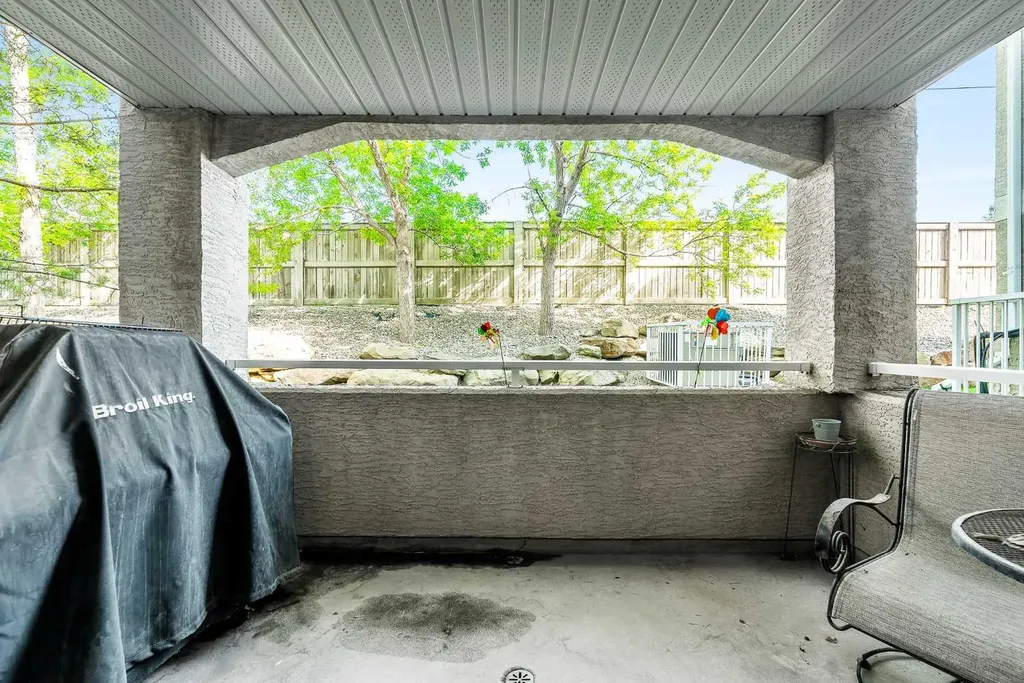 20 Country Hills View NW Calgary AB T3K 5A3