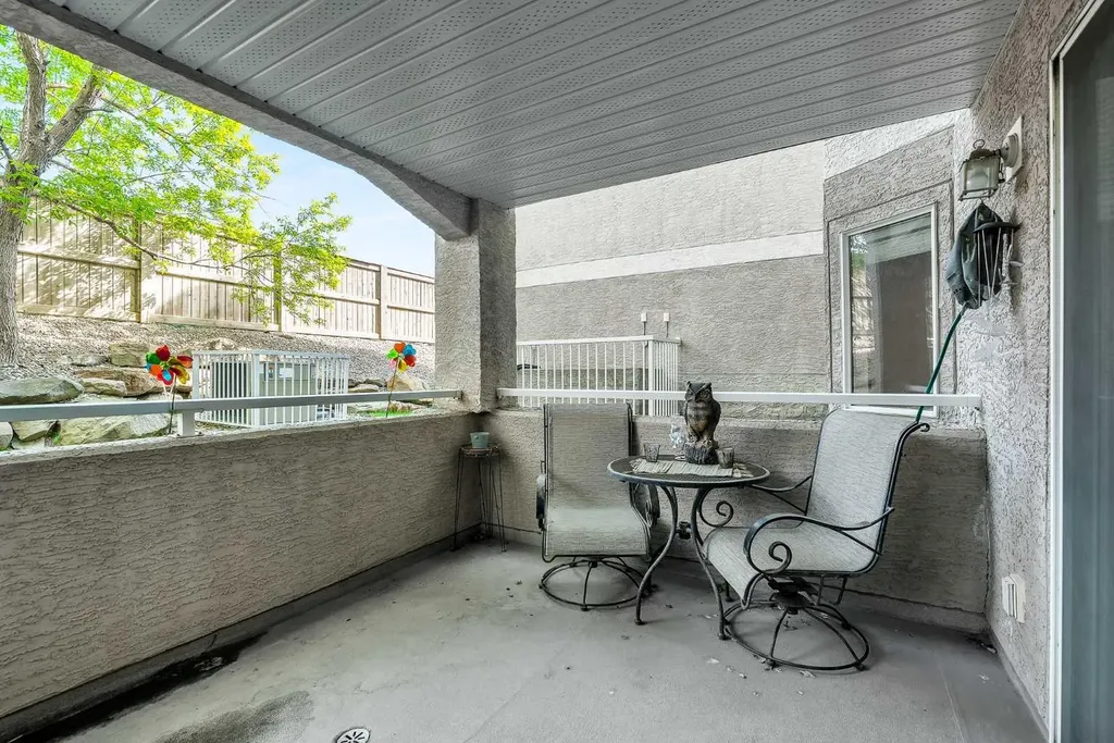 20 Country Hills View NW Calgary AB T3K 5A3