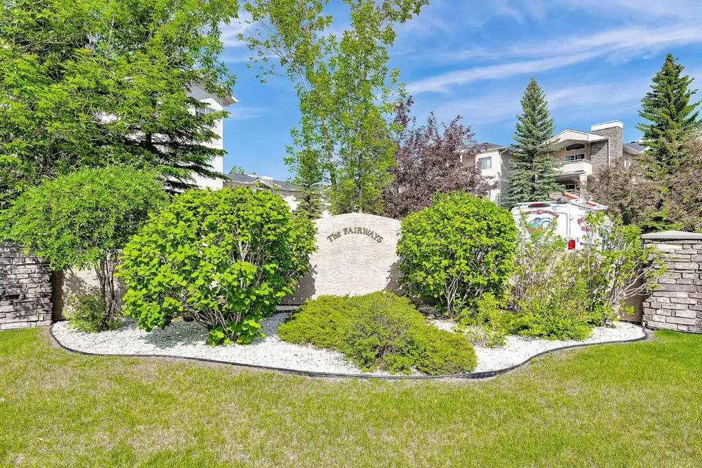 20 Country Hills View NW Calgary AB T3K 5A3