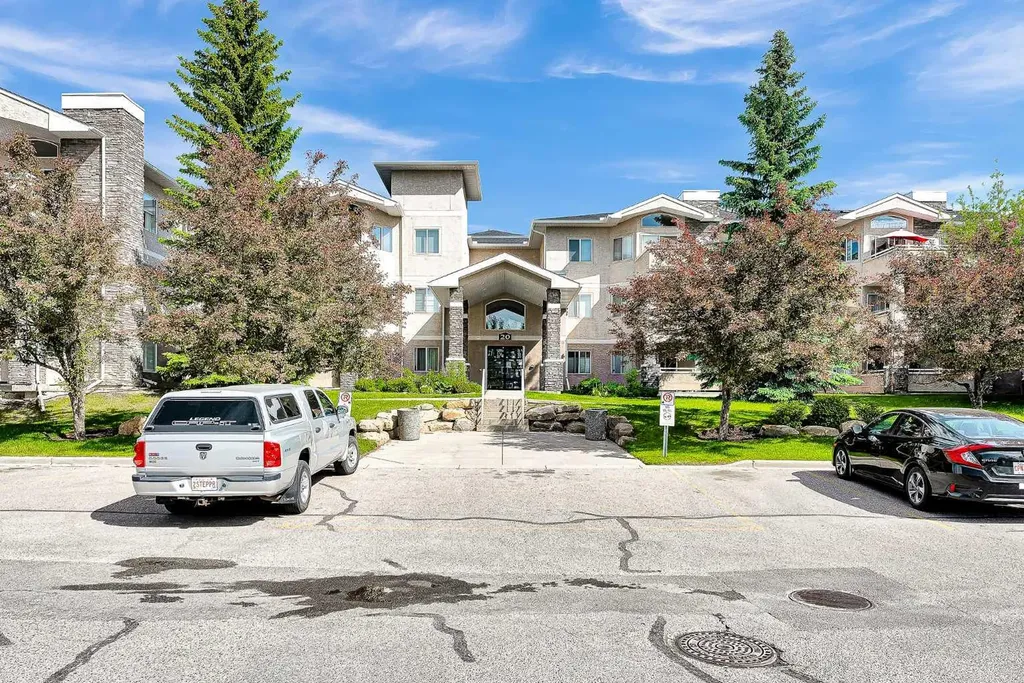 20 Country Hills View NW Calgary AB T3K 5A3