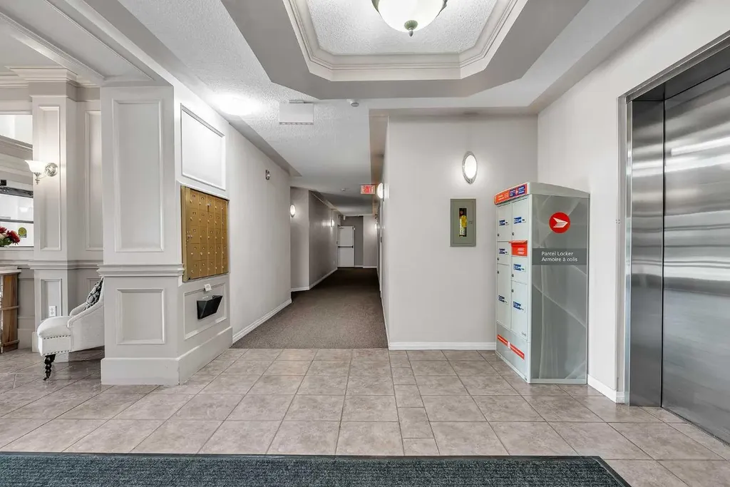 20 Country Hills View NW Calgary AB T3K 5A3