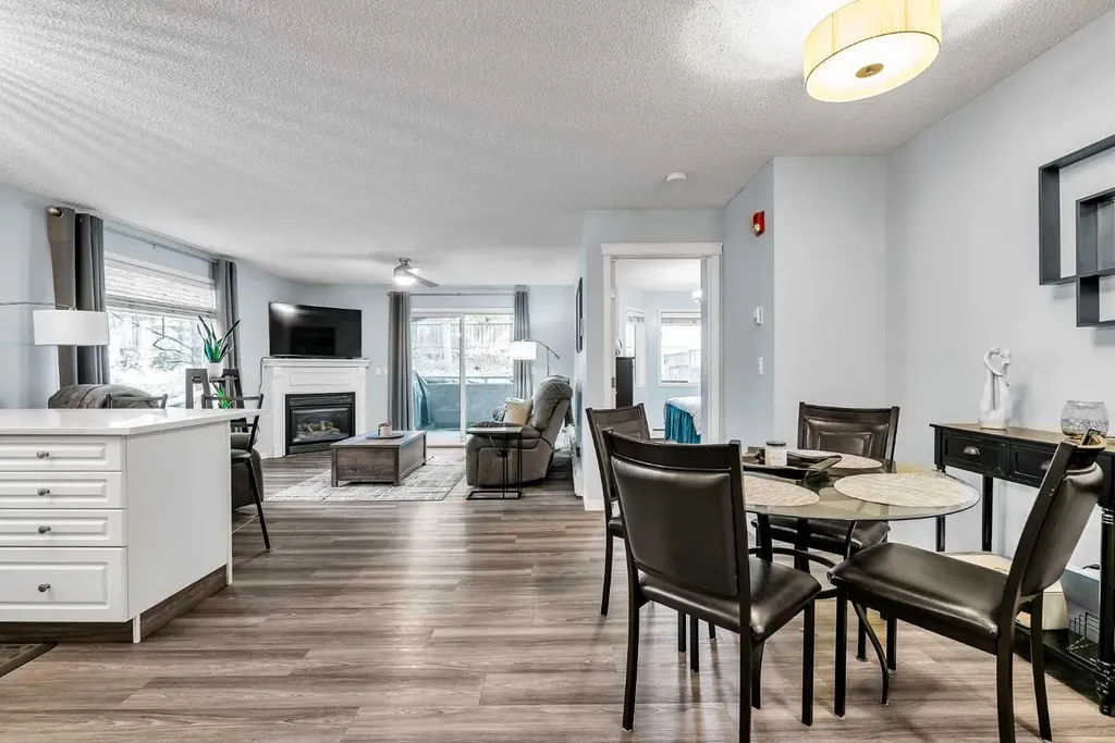 20 Country Hills View NW Calgary AB T3K 5A3