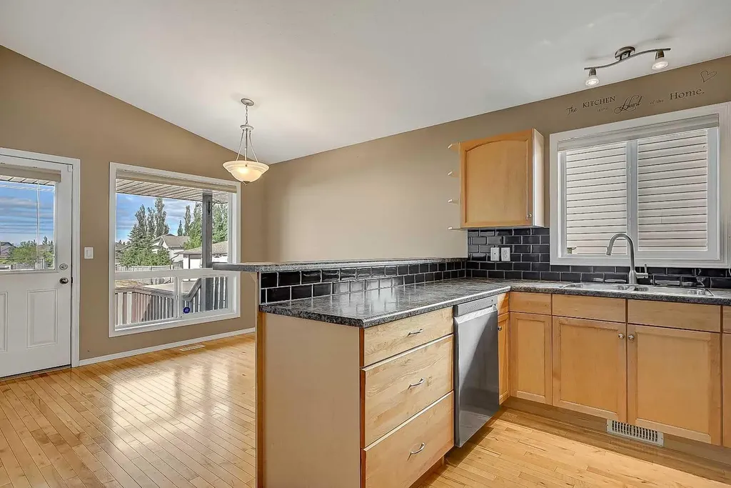 42 Pinnacle Crossing Grande Prairie AB T8W 2X3