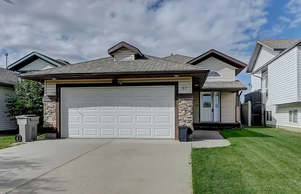 42 Pinnacle Crossing Grande Prairie AB T8W 2X3