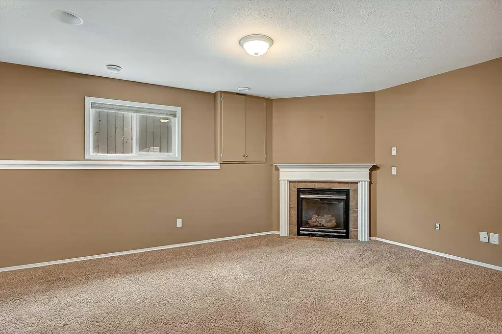 42 Pinnacle Crossing Grande Prairie AB T8W 2X3