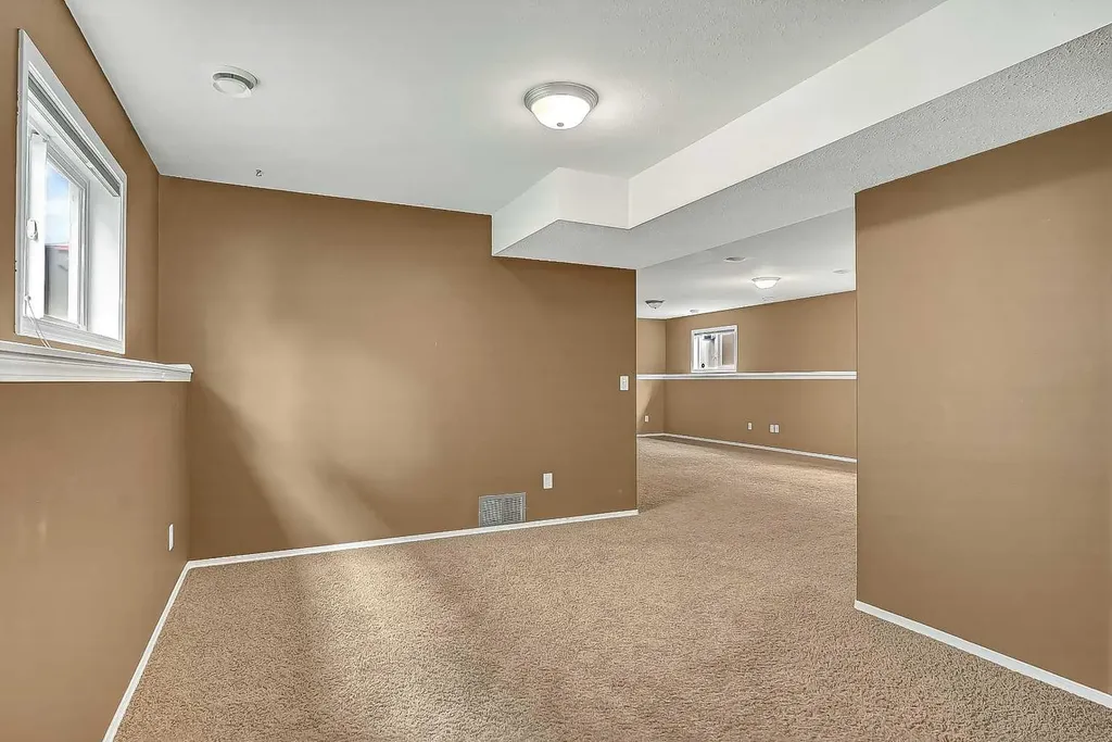 42 Pinnacle Crossing Grande Prairie AB T8W 2X3