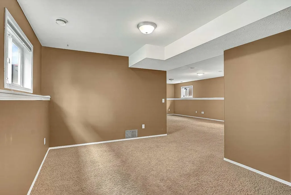42 Pinnacle Crossing Grande Prairie AB T8W 2X3