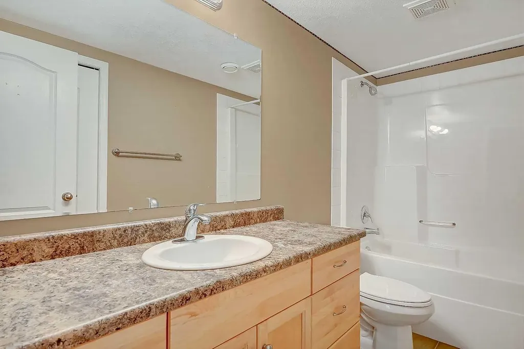 42 Pinnacle Crossing Grande Prairie AB T8W 2X3