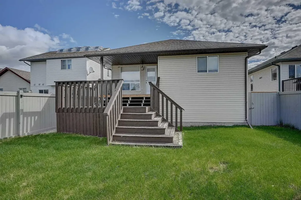 42 Pinnacle Crossing Grande Prairie AB T8W 2X3