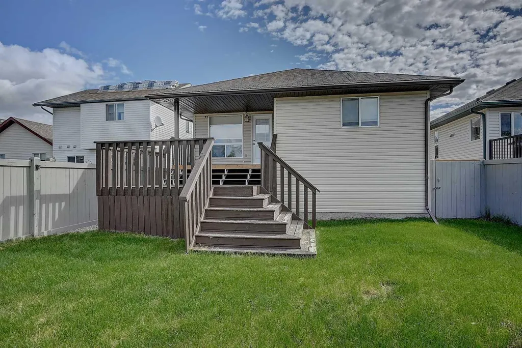 42 Pinnacle Crossing Grande Prairie AB T8W 2X3