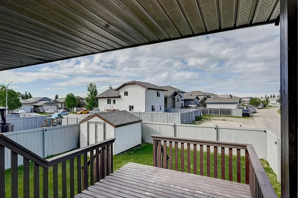 42 Pinnacle Crossing Grande Prairie AB T8W 2X3
