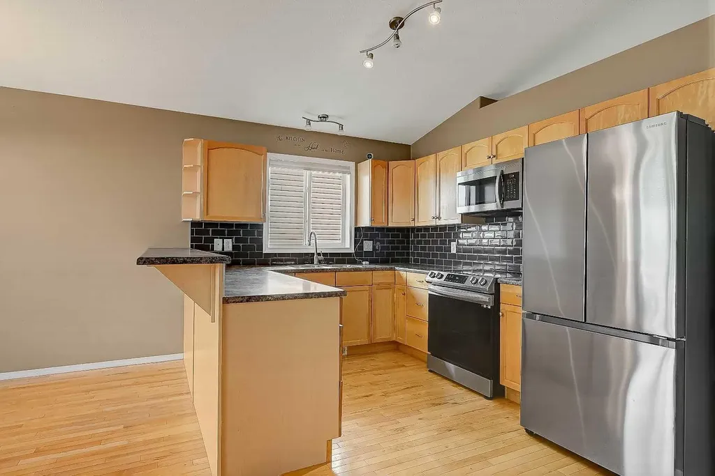 42 Pinnacle Crossing Grande Prairie AB T8W 2X3