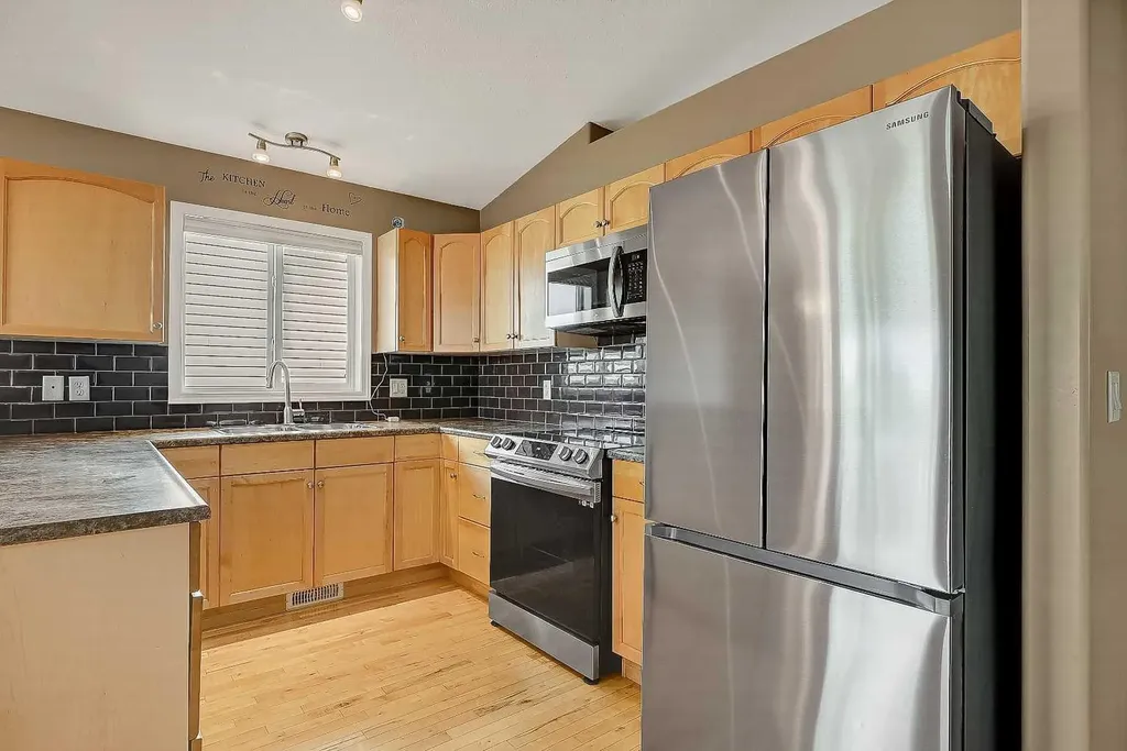 42 Pinnacle Crossing Grande Prairie AB T8W 2X3