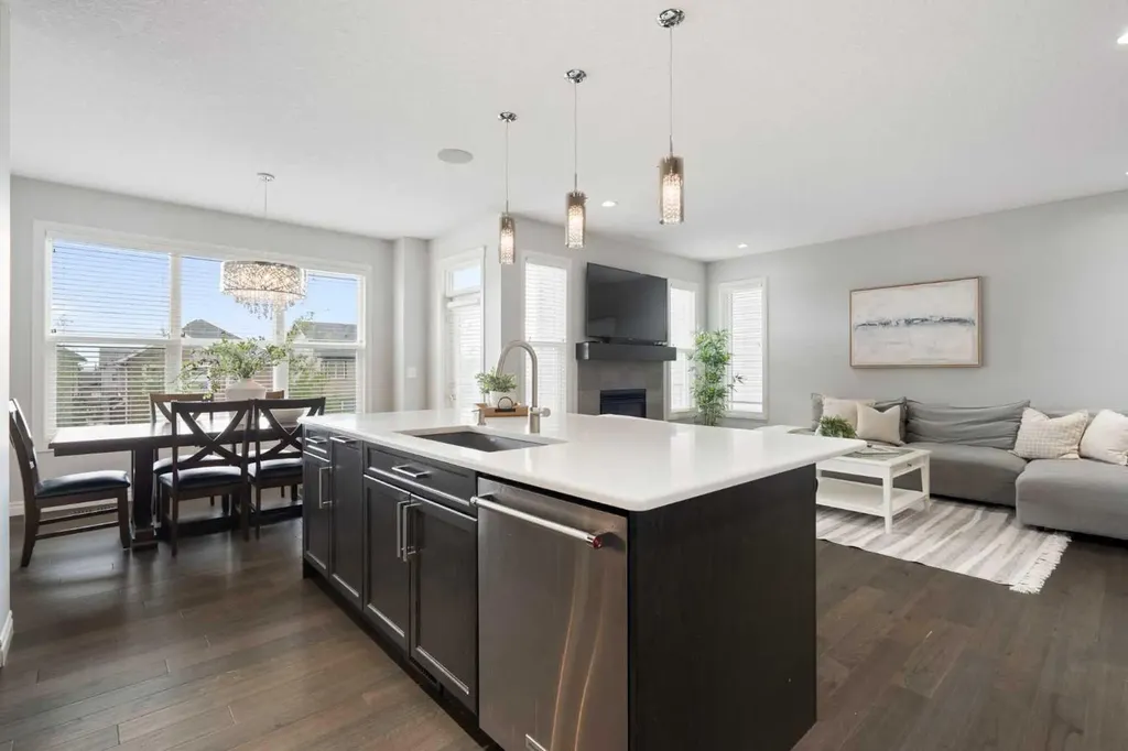 232 Nolancrest Heights NW Calgary AB T3R 0V8