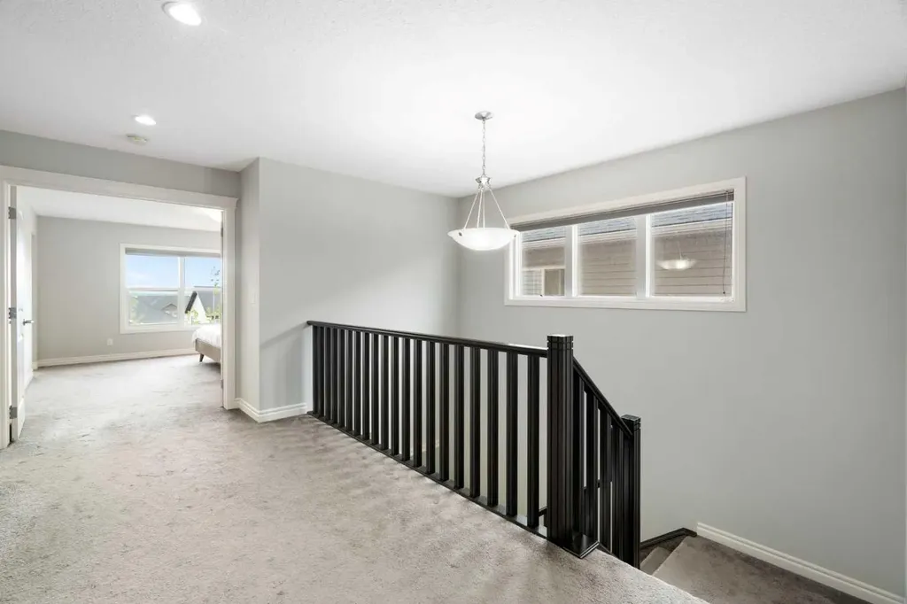 232 Nolancrest Heights NW Calgary AB T3R 0V8