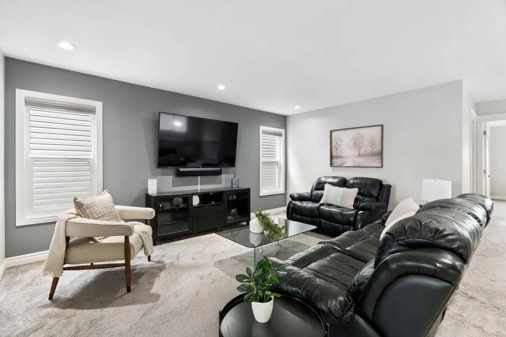 232 Nolancrest Heights NW Calgary AB T3R 0V8