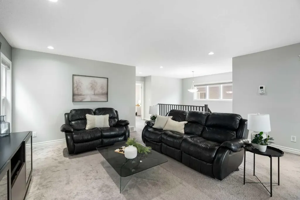 232 Nolancrest Heights NW Calgary AB T3R 0V8
