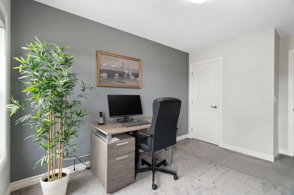 232 Nolancrest Heights NW Calgary AB T3R 0V8