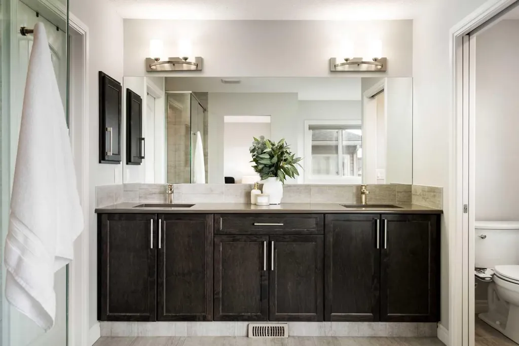 232 Nolancrest Heights NW Calgary AB T3R 0V8