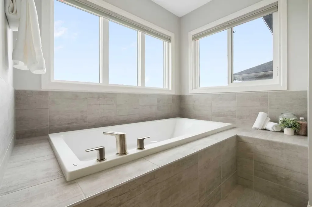232 Nolancrest Heights NW Calgary AB T3R 0V8