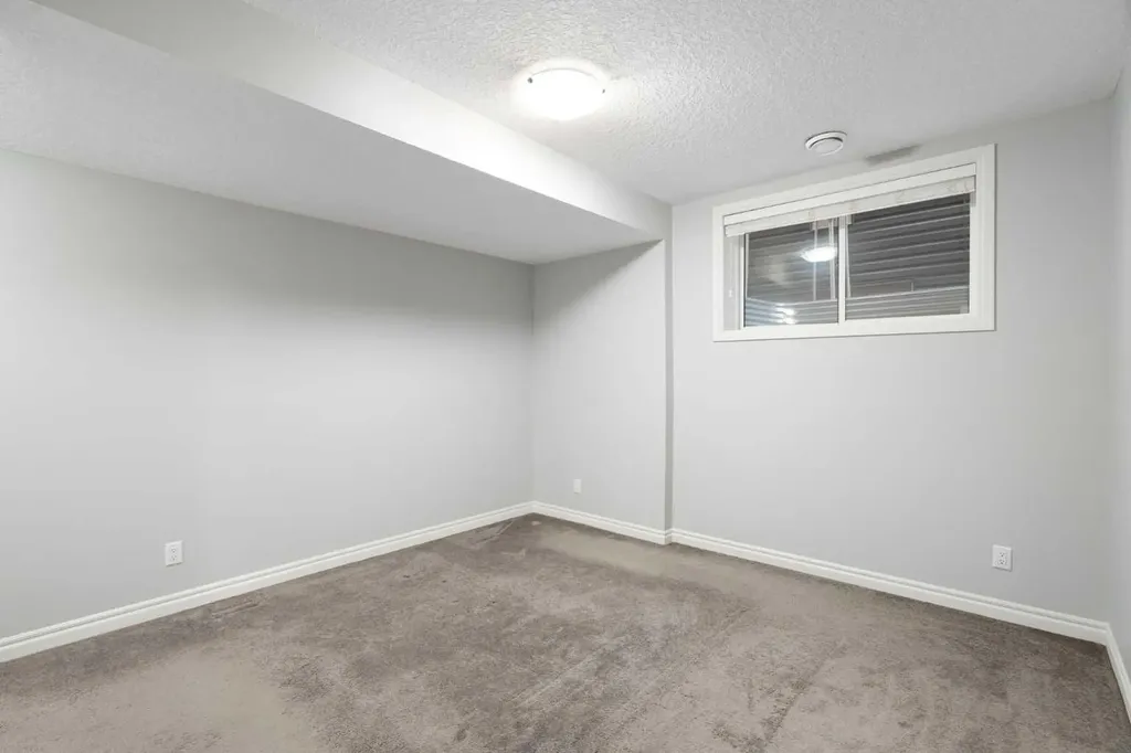 232 Nolancrest Heights NW Calgary AB T3R 0V8