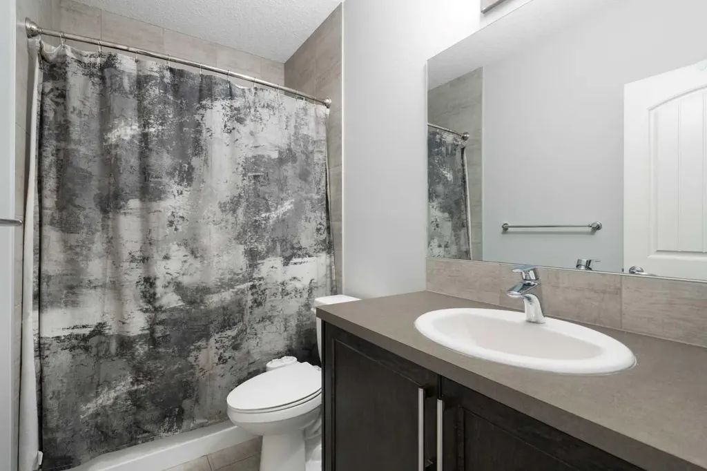 232 Nolancrest Heights NW Calgary AB T3R 0V8