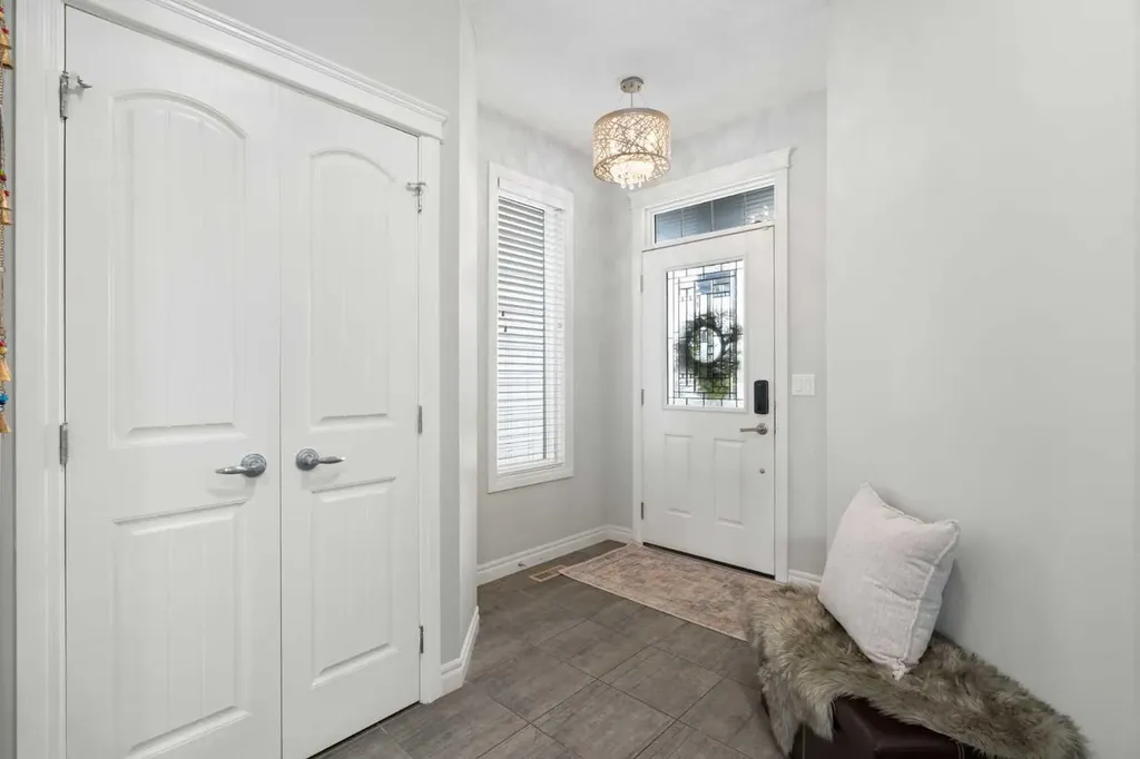 232 Nolancrest Heights NW Calgary AB T3R 0V8
