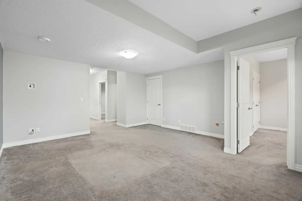 232 Nolancrest Heights NW Calgary AB T3R 0V8